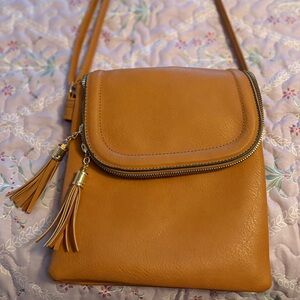 Leather Crossbody Bag in Caramel Tan - Classic Women’s Shoulder Purse